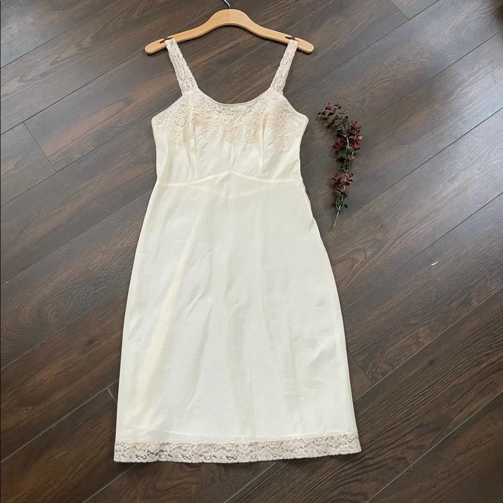 Vintage 1950s lady Lynne lace trim slip dress - Picture 1 of 7